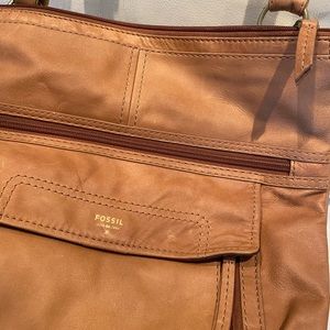 NEW NWT (defect) - FOSSIL purse crossbody bag tan leather zipper